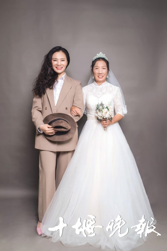 补拍婚纱照_父母补拍婚纱照