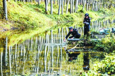房山山区人口迁移三期_贫困山区的孩子图片(3)