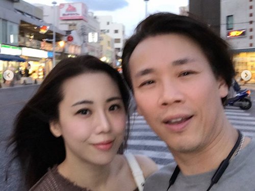 去年曾不幸小产   据台湾媒体报道,49岁陶喆妻子江佩蓉penny怀孕了!