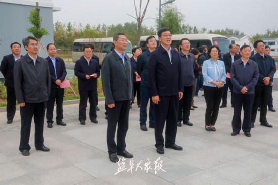 淮安市党政代表团来盐考察改善农民群众住房条件工作