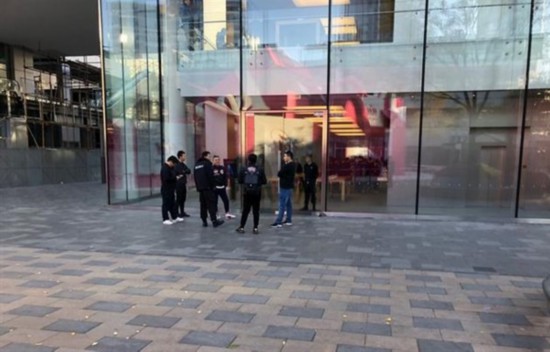 XR发售无人排队黄牛也不回收 从苹果出售至今