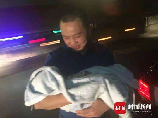 气愤!2个月大婴儿被亲生父母卖掉 多次转手后