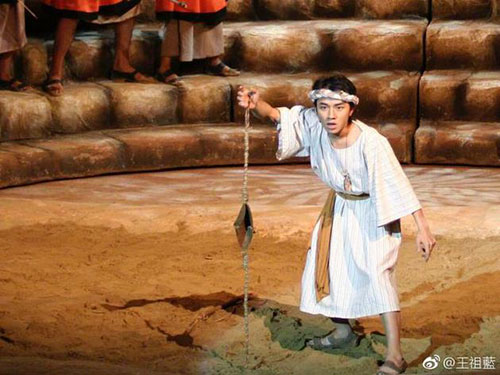 王祖蓝晒青涩旧照表情搞笑 调侃:谁没有瘦的时