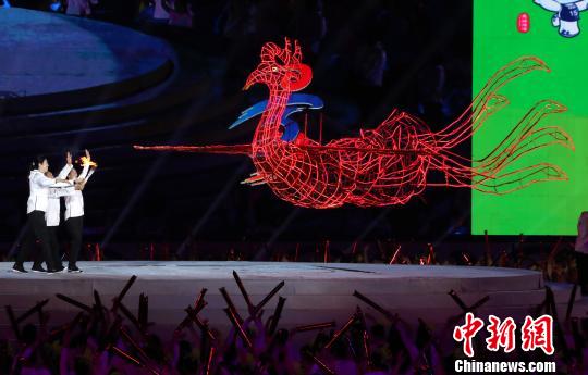 江西省运动会火炬传递创意十足 朱雀、无人机