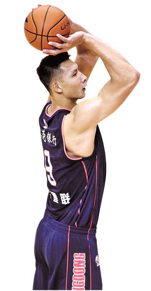 易建联成CBA历史上最年轻的万分先生