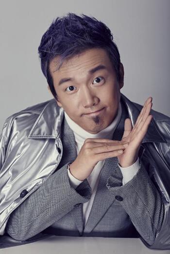 演员潘斌龙晒照宣布喜得麟儿 岳云鹏转发道贺