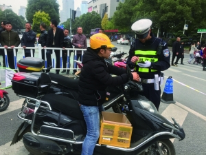 点线结合,严查“三车”违法违规行为