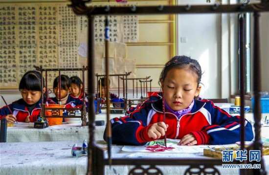 （教育）（1）河北饶阳：社团活动助学生快乐成长