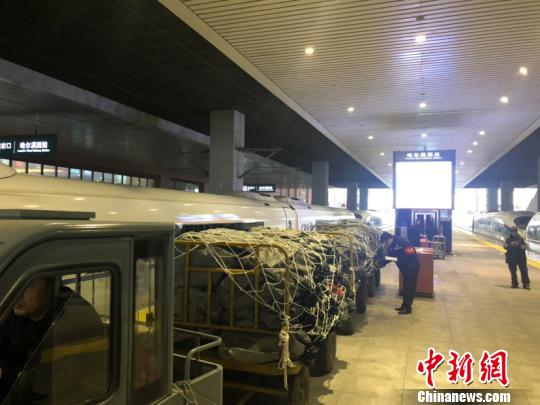 哈鐵電商黃金周首次推出“高鐵順手寄”服務