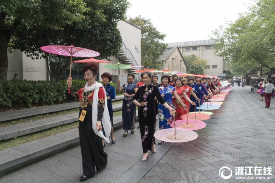 杭州桥西直街举行旗袍实景走秀课--浙江频道--