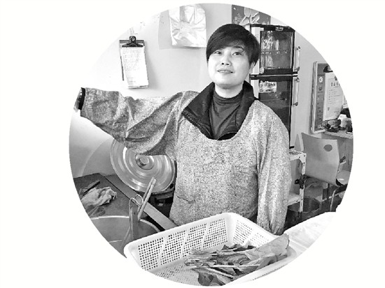 麻辣烫女店主一条抖音534万点击 帮离家8年的