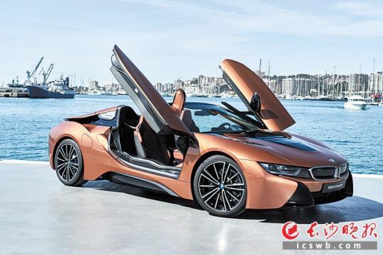  创新BMW i8敞篷跑车