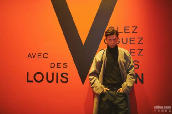 虞祎杰李星现身路易威登VVV上海展 新剧播出在即令人期待
