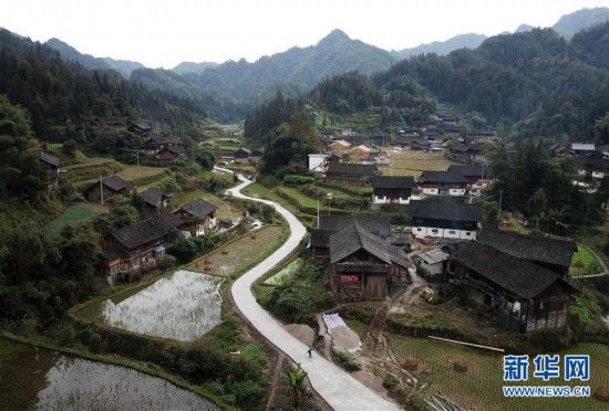 贵州丹寨:推进乡村公路建设 编织乡村致富网络