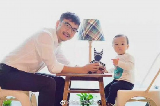 汪涵与儿子小沐沐合照曝光 画面温馨幸福