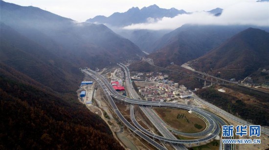 （經(jīng)濟(jì)）（1）陜西柞水至山陽(yáng)高速公路即將通車