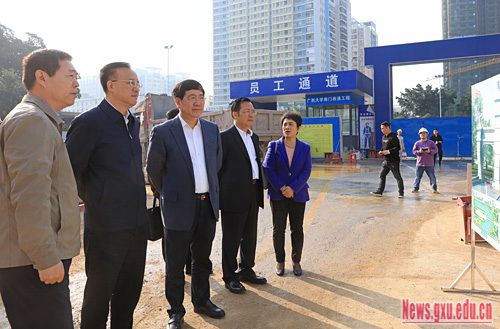 广西壮族自治区副主席黄俊华到广西大学调研