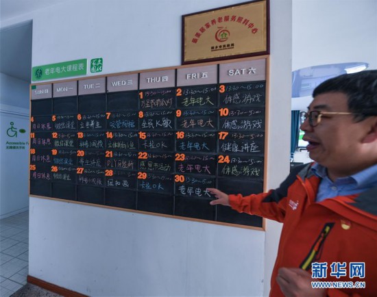 ����ף�ĸ￪��40��������С�����ƪ��ͼ�Ļ�������7������40�꣺����ľ������еĶ�