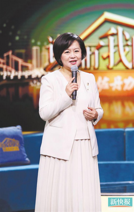 央视综艺“变脸”:鞠萍姐姐忐忑转型