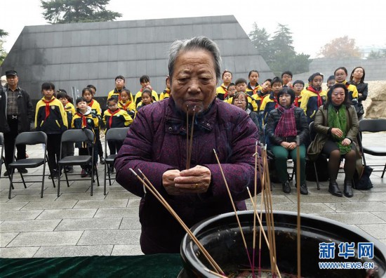 （社會）（2）南京大屠殺死難者遺屬家祭活動舉行