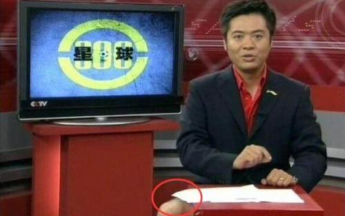 解说员镜头前狂飙鼻血?别急,更搞笑的还在后面