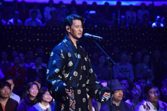 《中国好声音》的冠军扎西平措和旦增尼玛同台飙歌,全能偶像扎西顿珠