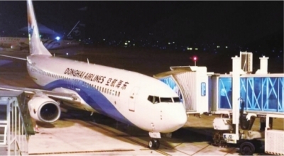 挡风玻璃有裂痕 东海航空一航班备降天河机场