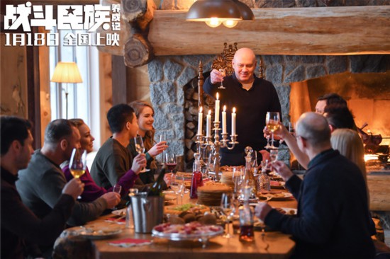 《战斗民族养成记》曝圣诞休战版爆笑海报