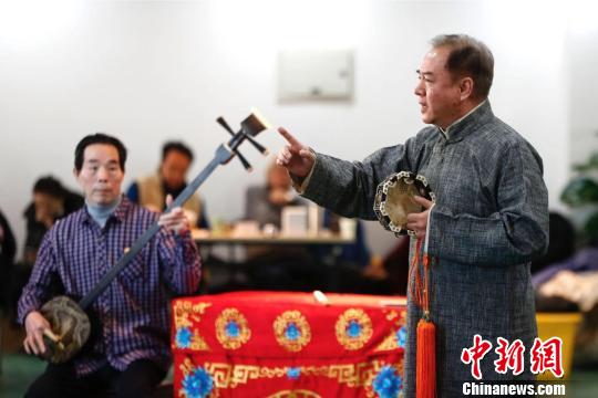 话剧《天命》在排练中 富田 摄