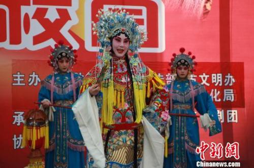 资料图：京剧走进小学校园传承国粹文化 张泉 摄