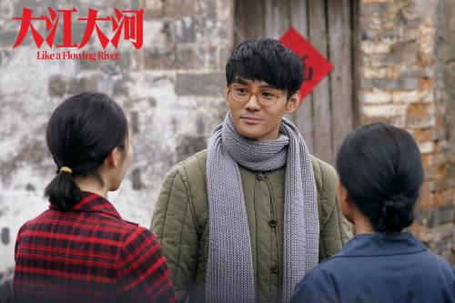 《大江大河》海報