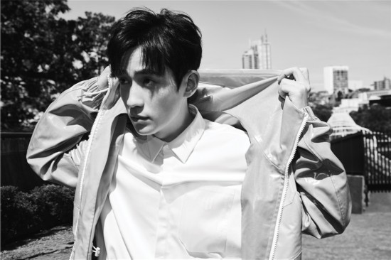 朱一龙首本个人写真集上线 诠释都市儒雅绅士