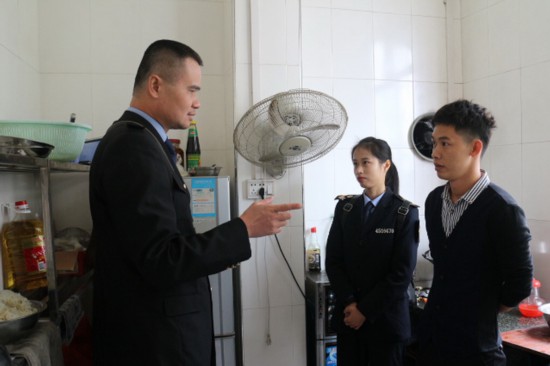 藤县食药监局开展网络订餐服务专项整治回头