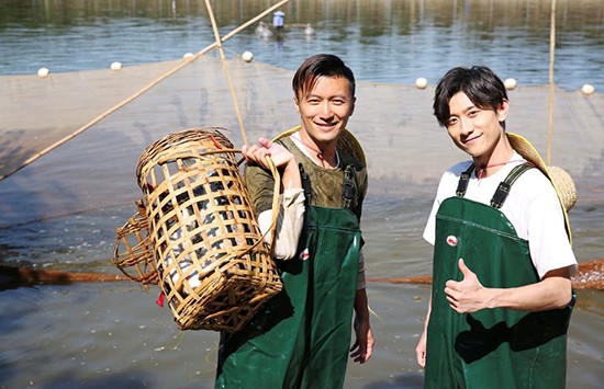 《锋味》谢霆锋秀刀工 张一山顺德捉鸡抓鱼