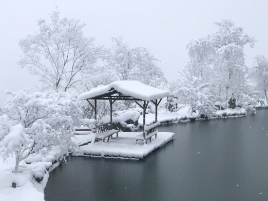 大雪飘洒什邡山区上演现实版“冰雪奇缘”