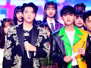 吴亦凡黄子韬同框后互关的话题延续了一日.