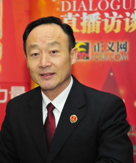 这是张飚在接受媒体访谈(资料照片).新华社发 【1】【2】