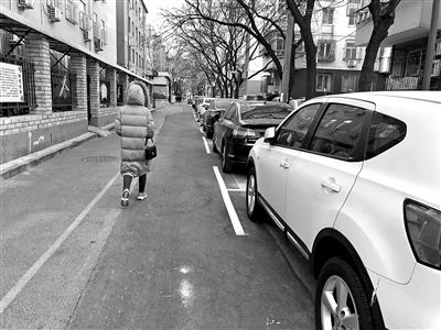 北京道路停车改革 白虚线停车尚无统一执法标