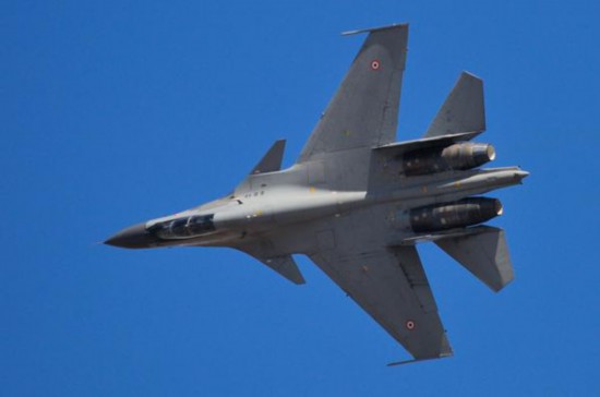 印度苏30MKI战斗机在航展上展示强大机动性