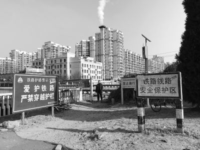 1.7公里护网扒开10余豁口 架天桥或修通道是