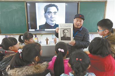 江苏各地举行活动纪念周恩来总理逝世43周年