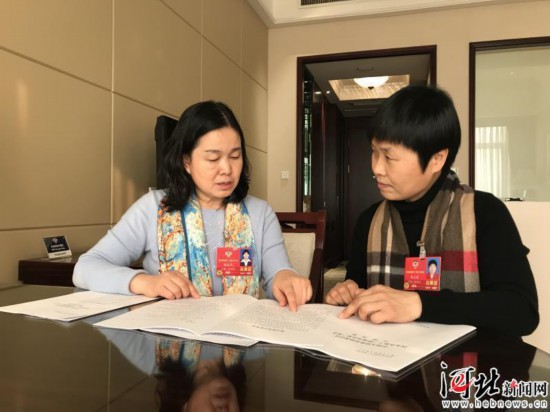 河北省两会开幕在即 代表委员陆续抵石报到