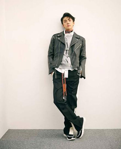 曝吴世勋将出演真人秀 咖啡店里打工成最帅服