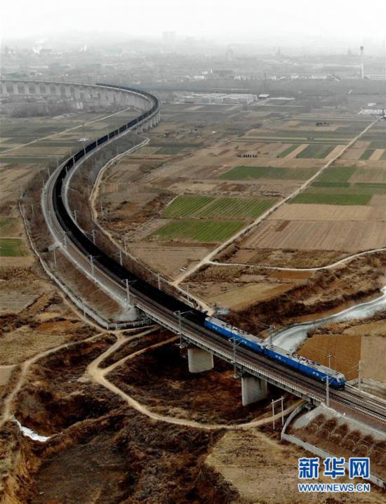 瓦日铁路2018年开行万吨重载列车7000余列