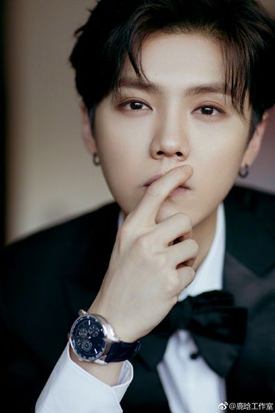 鹿晗化身霸道总裁 撩你没商量