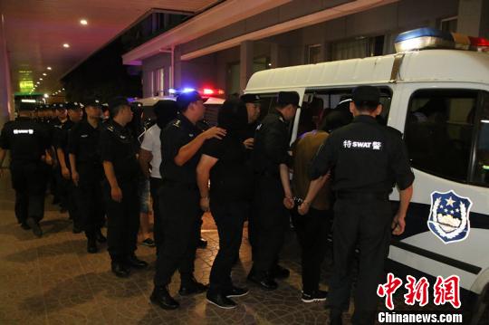 一團伙在列車上利用“斗地主”詐騙作案313起涉案42萬