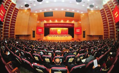 贵港市政协五届四次会议开幕