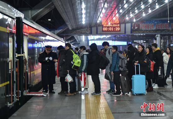春运前10天全国共发送旅客7.39亿人次 春运前10天全国共发送旅客7.39亿人次