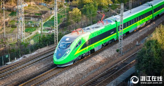 时隔8年 嘉兴海宁再迎动集绿巨人