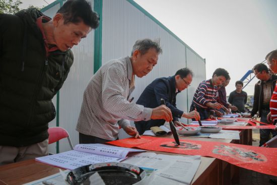 萬寧市委宣傳部到幫扶駐點村開展春節慰問